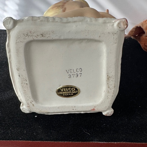 Vintage Baby Boy On A Pillow Ceramic Vase Plantor By Velco Ceramics made Japan - Picture 7 of 7